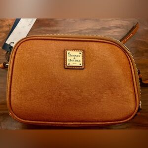 Dooney & Bourke Tan Leather cross body purse.